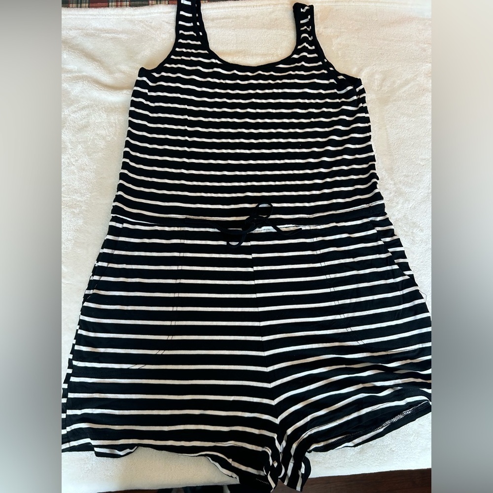 Sleveless Black and White Striped Short Romper